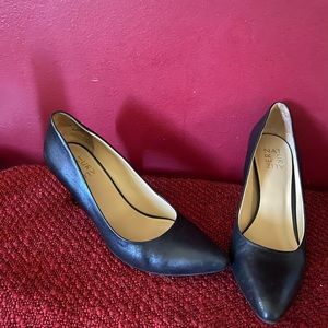 Black Pumps by Naturalizer